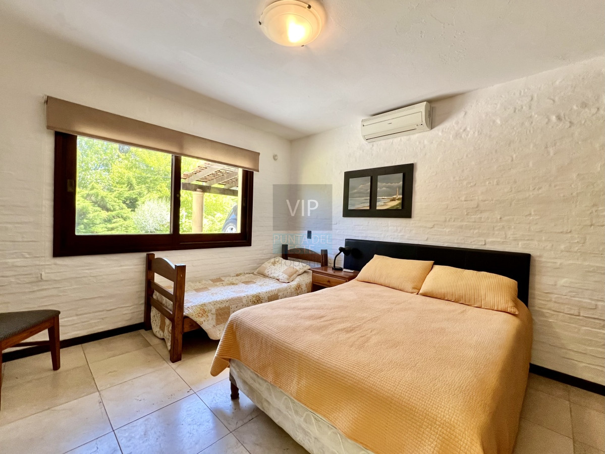Casa ID.2137 - Casa en barrio residencial con 3000 m2 de parque 