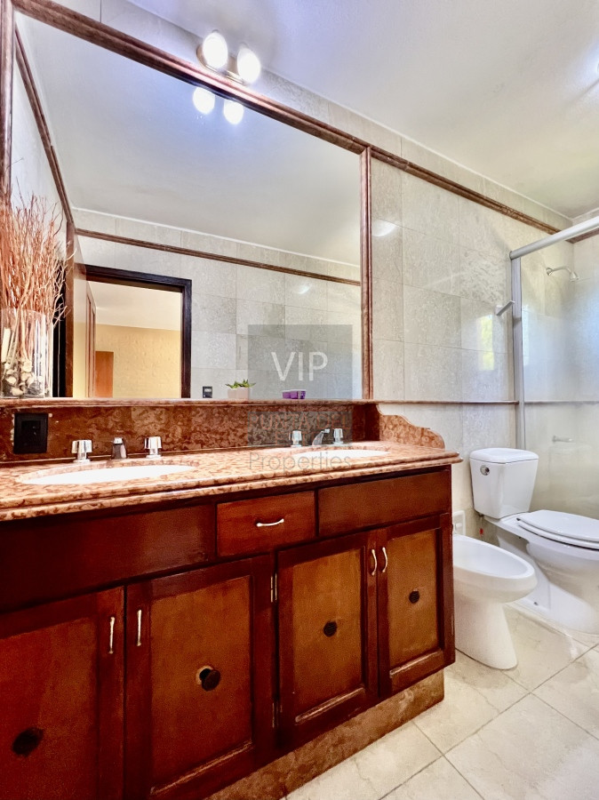 Casa ID.2137 - Casa en barrio residencial con 3000 m2 de parque 