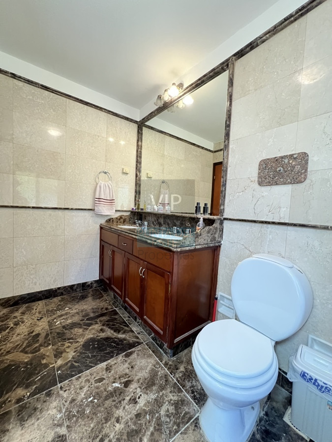 Casa ID.2137 - Casa en barrio residencial con 3000 m2 de parque 