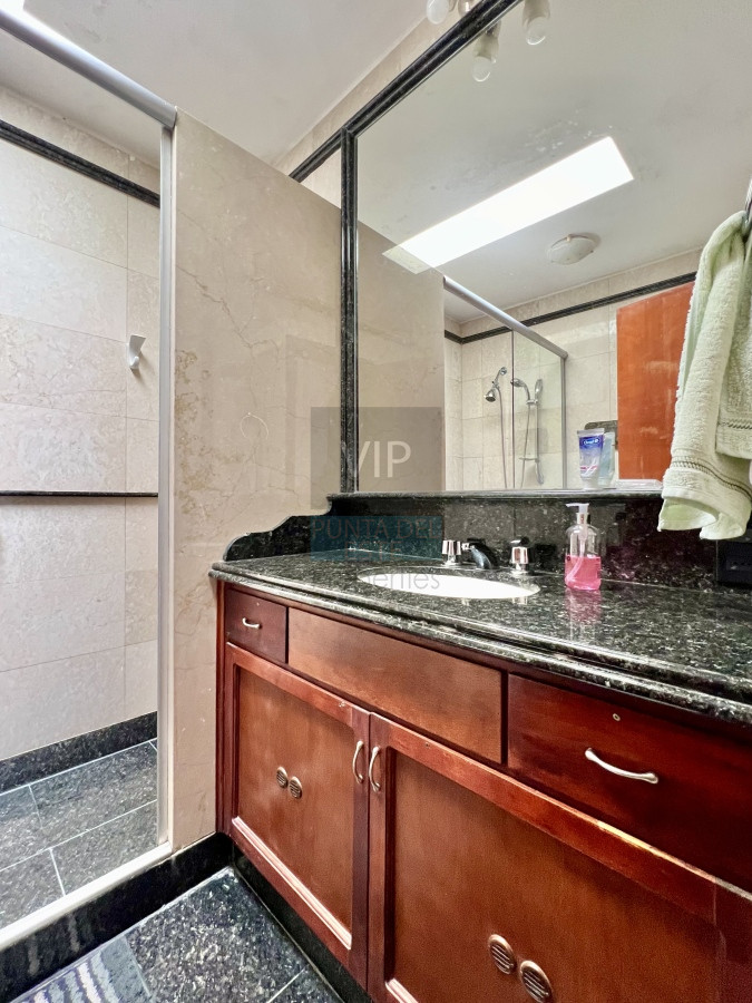 Casa ID.2137 - Casa en barrio residencial con 3000 m2 de parque 