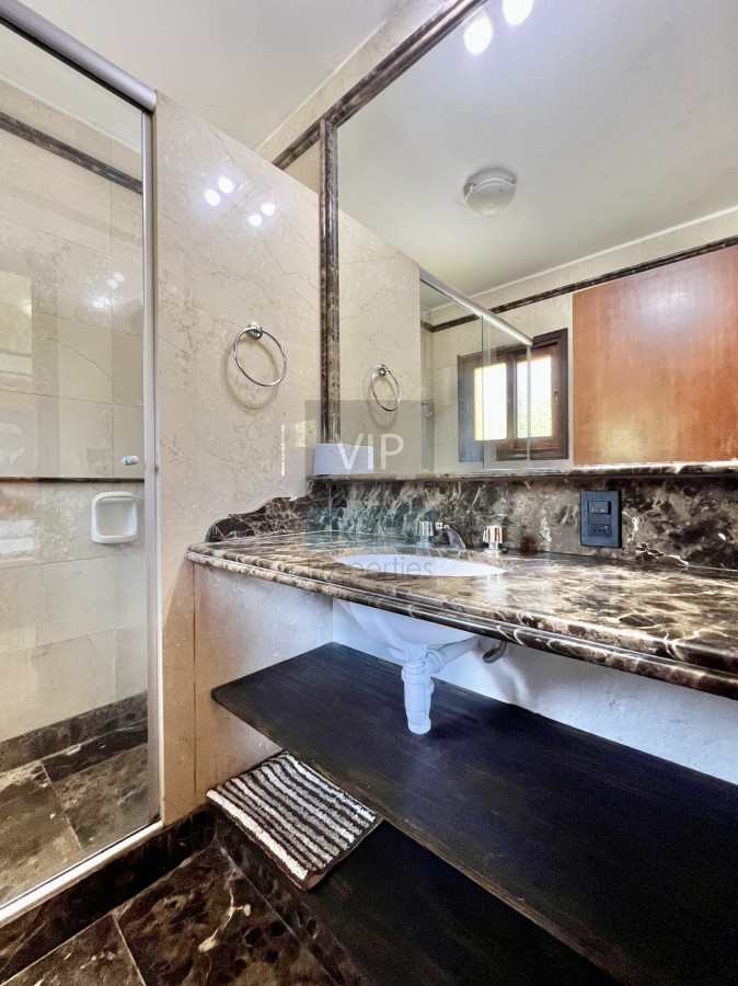 Casa ID.2137 - Casa en barrio residencial con 3000 m2 de parque 