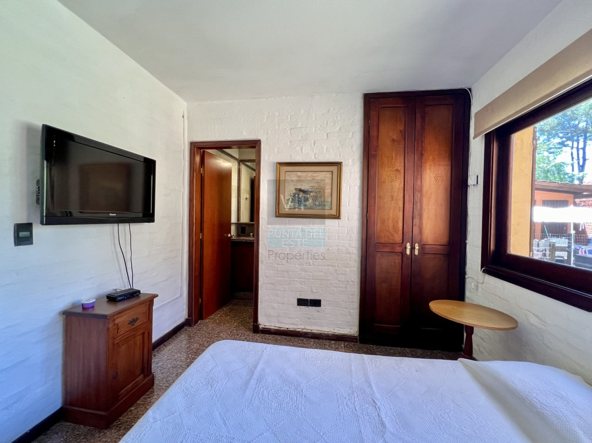 Casa ID.2137 - Casa en barrio residencial con 3000 m2 de parque 