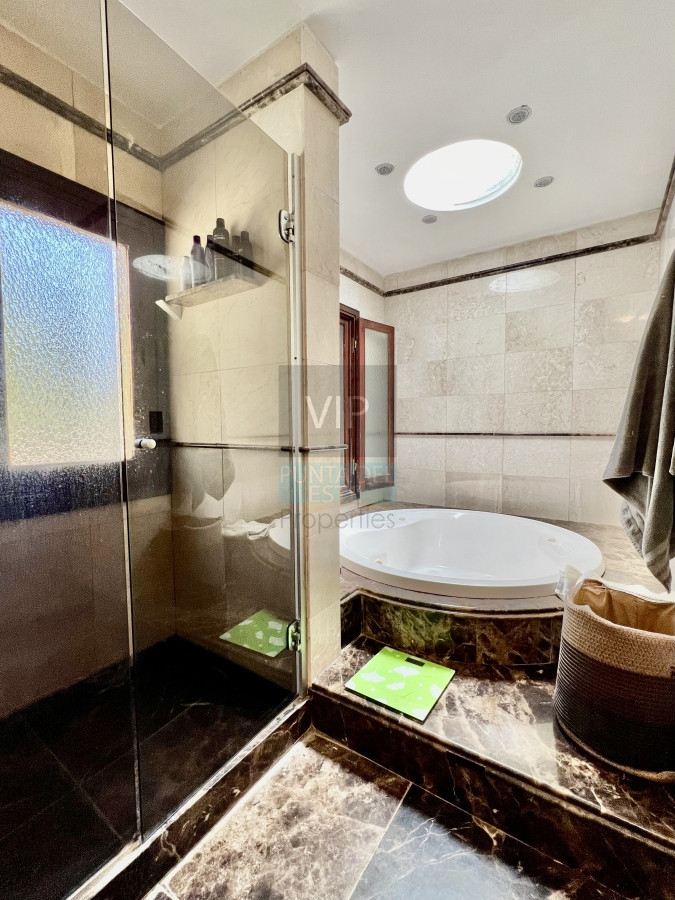 Casa ID.2137 - Casa en barrio residencial con 3000 m2 de parque 