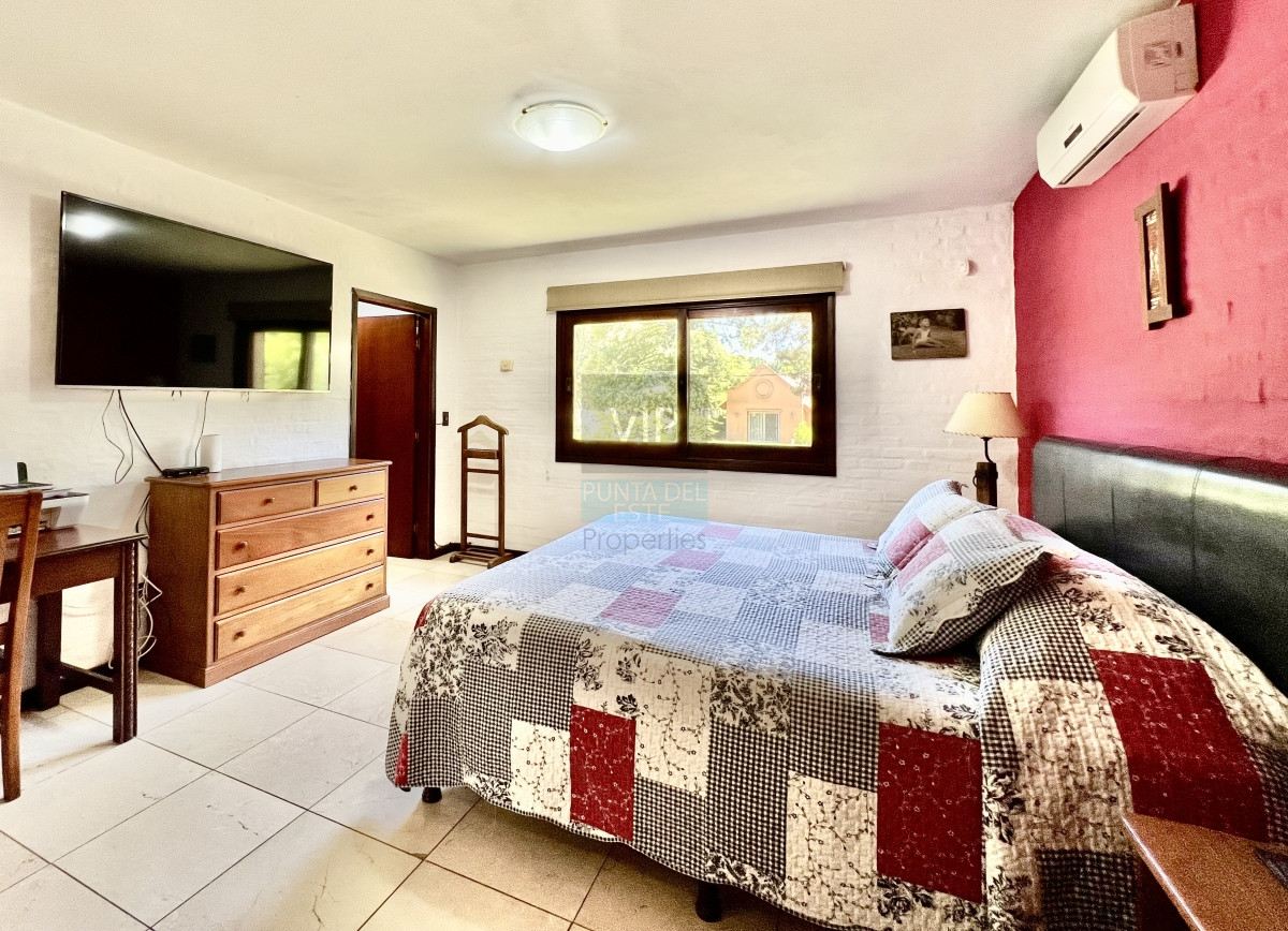Casa ID.2137 - Casa en barrio residencial con 3000 m2 de parque 