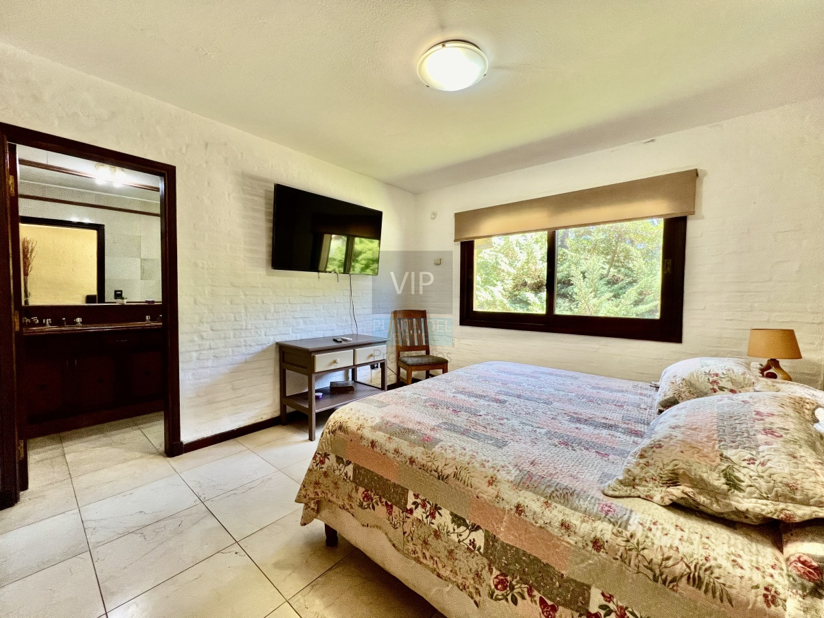 Casa ID.2137 - Casa en barrio residencial con 3000 m2 de parque 