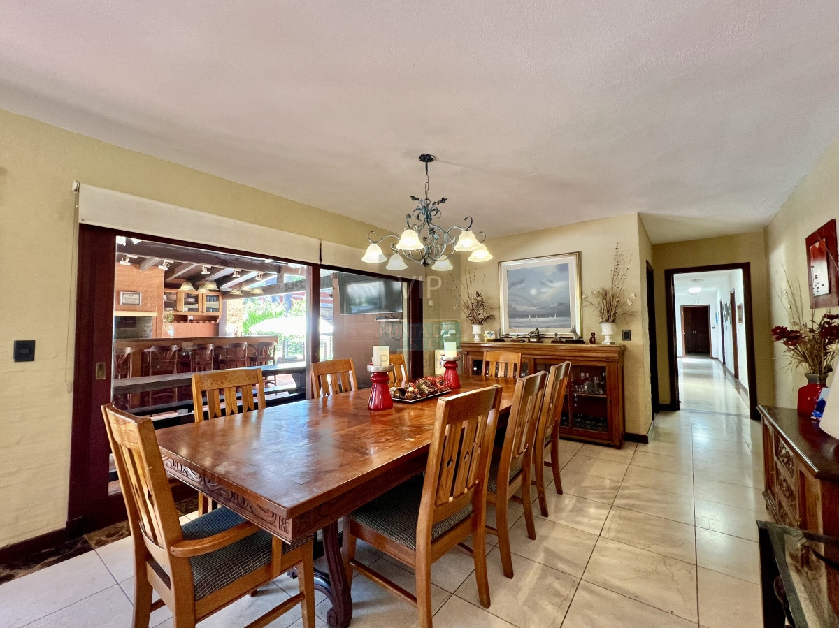 Casa ID.2137 - Casa en barrio residencial con 3000 m2 de parque 