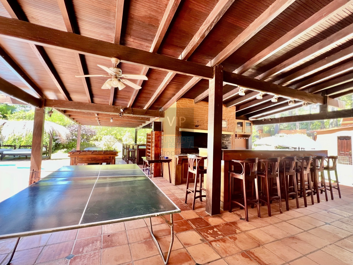 Casa ID.2137 - Casa en barrio residencial con 3000 m2 de parque 