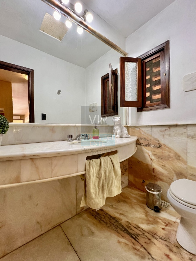 Casa ID.2137 - Casa en barrio residencial con 3000 m2 de parque 