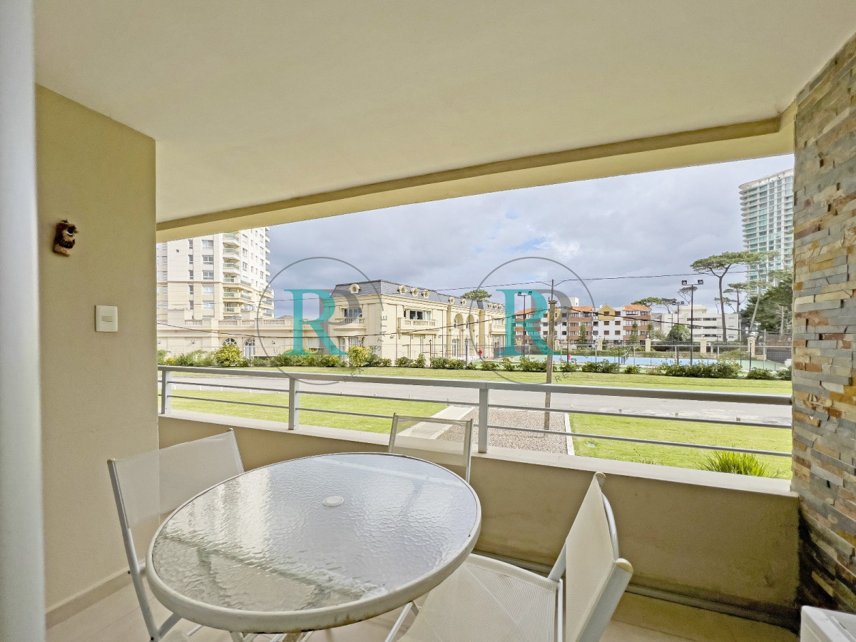 Apartamento ID.2519 - VENTA APARTAMENTO 1 DORMITORIO PLAYA MANSA PUNTA DEL ESTE