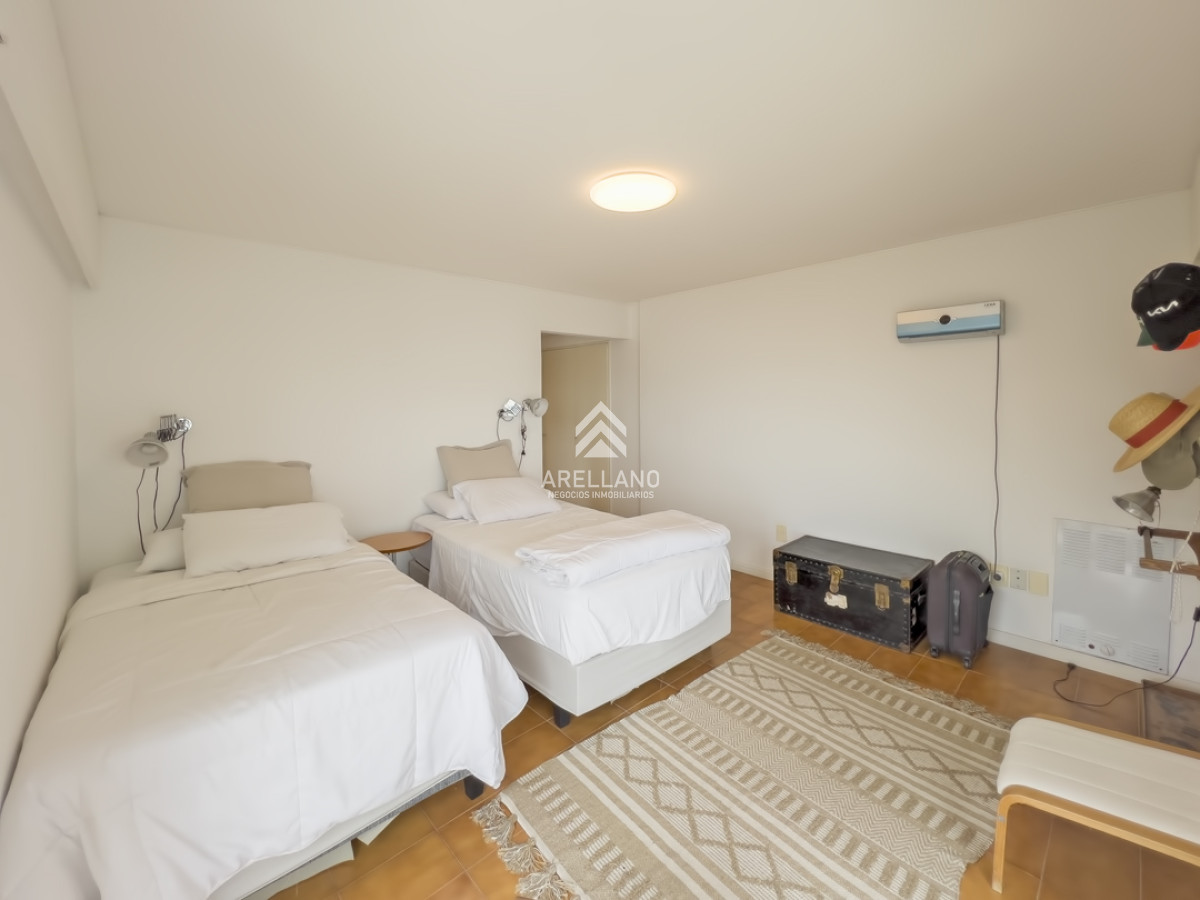 Apartamento ID.5825 - Venta apartamento Península Punta del Este, 4 dormitorios, 5 baños