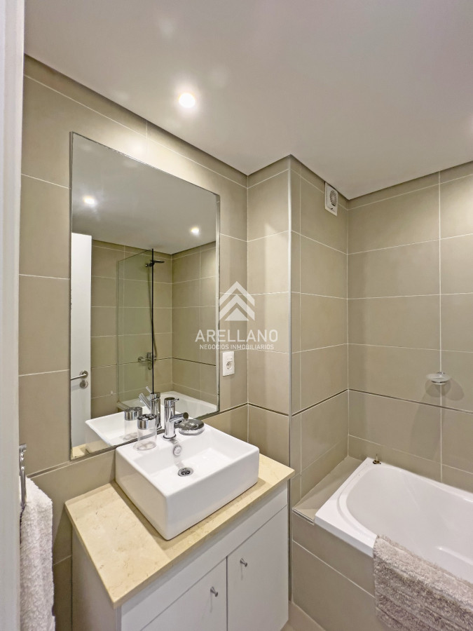 Apartamento ID.4888 - VENTA APARTAMENTO 1 DORMITORIO PLAYA MANSA PUNTA DEL ESTE