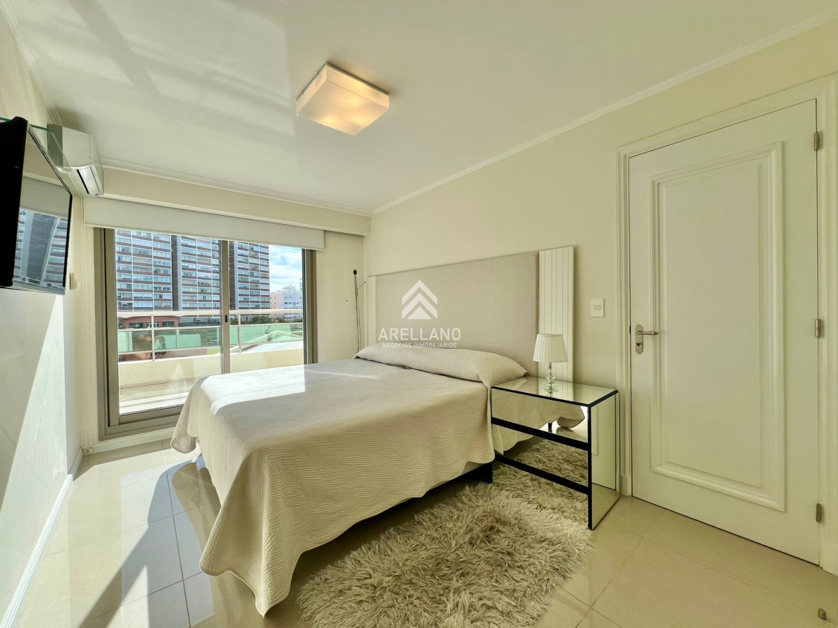 Apartamento ID.4189 - Apartamento en venta y alquiler en Brava Punta del Este, 3 dormitorios, 4 baños