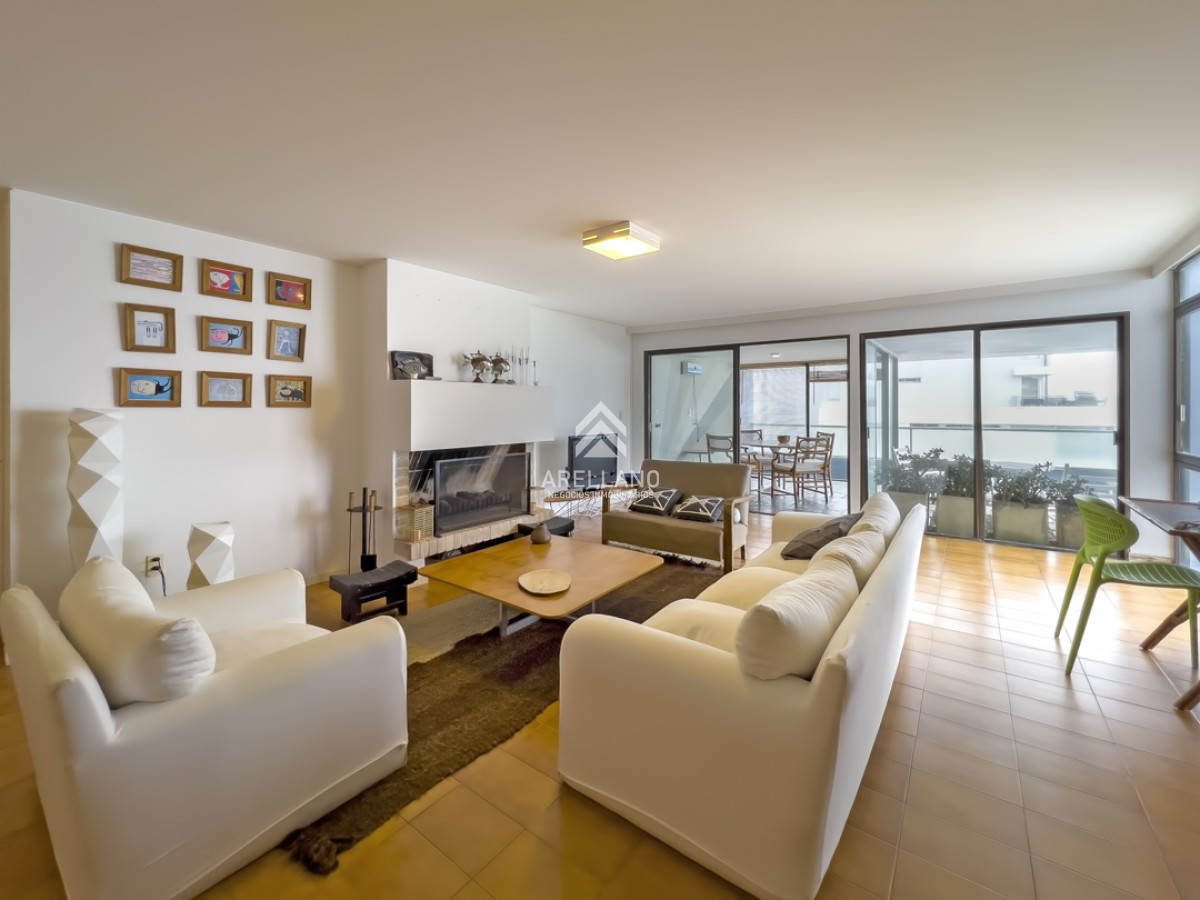 Apartamento ID.5825 - Venta apartamento Península Punta del Este, 4 dormitorios, 5 baños