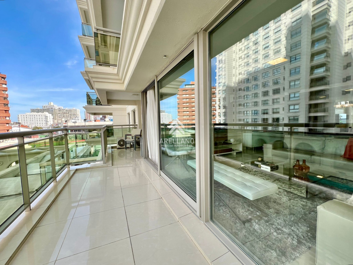 Apartamento ID.4189 - Apartamento en venta y alquiler en Brava Punta del Este, 3 dormitorios, 4 baños