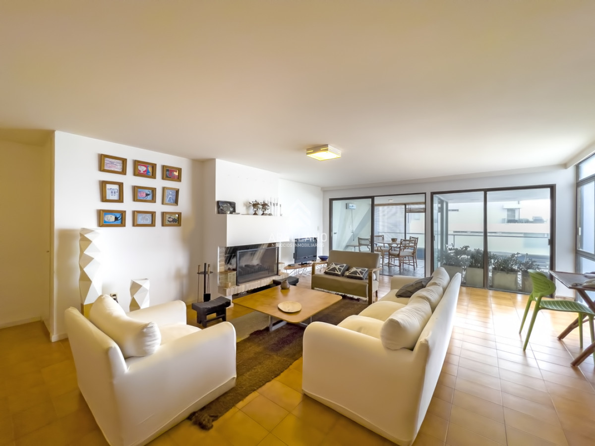 Apartamento ID.5825 - Venta apartamento Península Punta del Este, 4 dormitorios, 5 baños