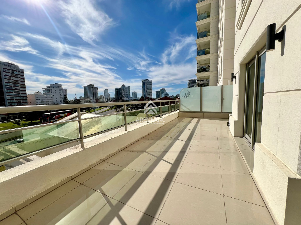 Apartamento ID.4189 - Apartamento en venta y alquiler en Brava Punta del Este, 3 dormitorios, 4 baños