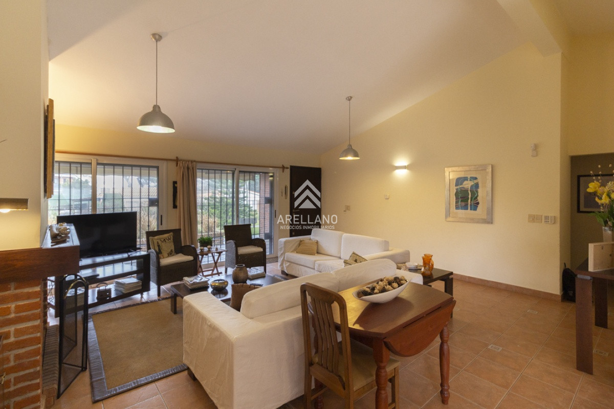 Casa ID.5386 - Venta Casa 4 dormitorios 