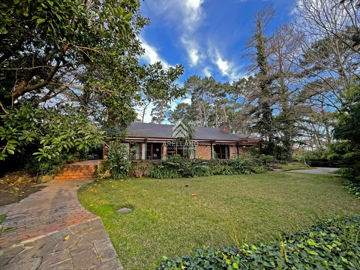 Casa ID.4093 - 4 dormitorios, playa mansa