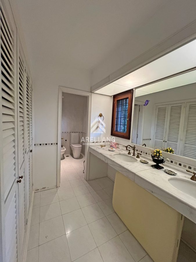 Casa ID.4093 - 4 dormitorios, playa mansa
