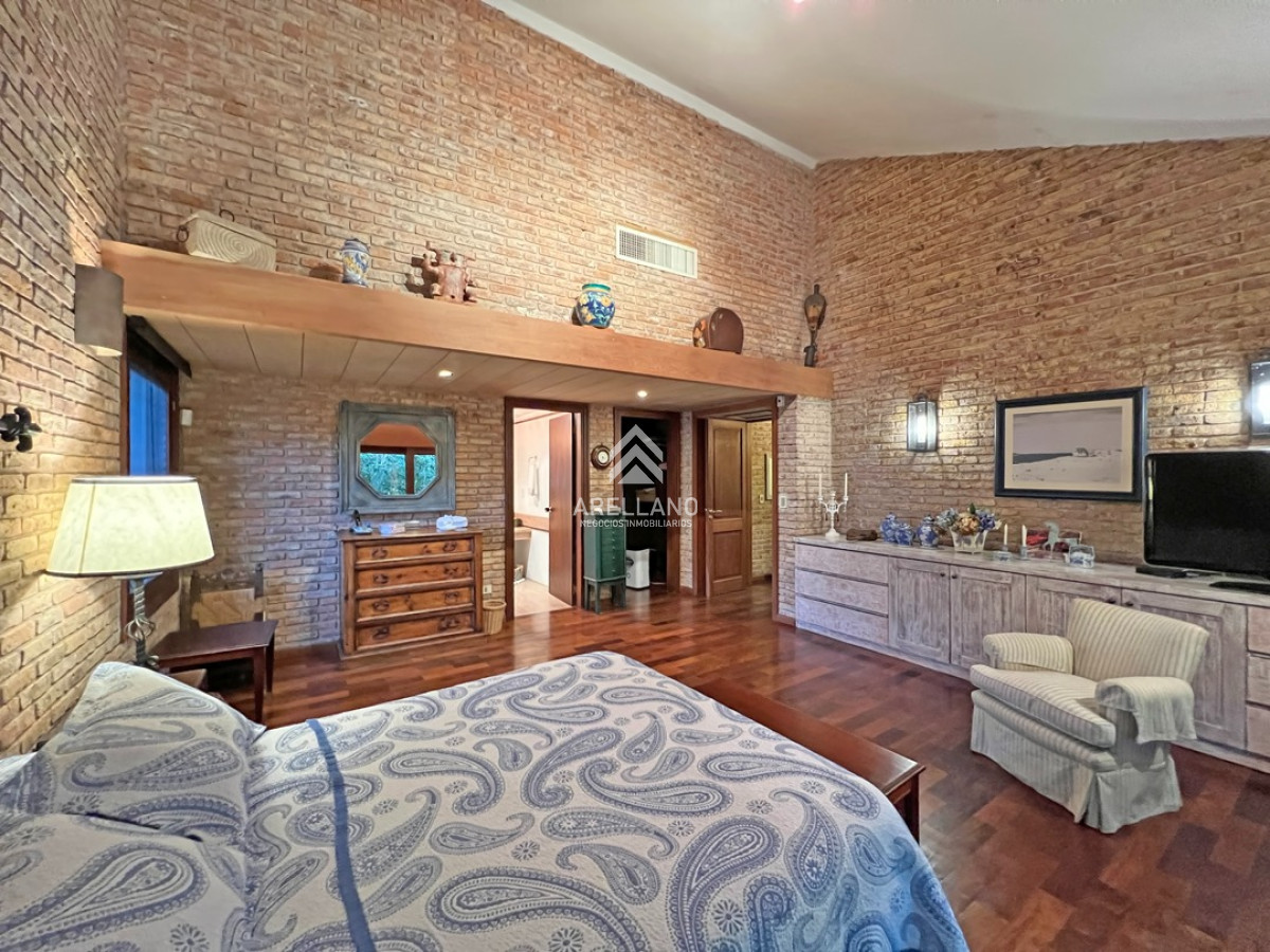 Casa ID.4093 - 4 dormitorios, playa mansa