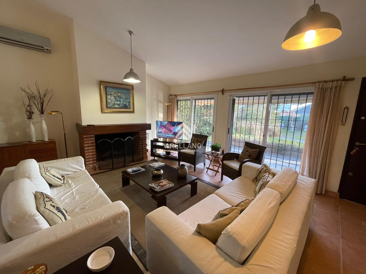 Casa ID.5386 - Venta Casa 4 dormitorios 