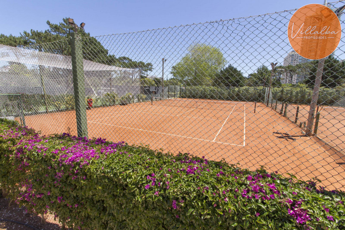 Apartamento ID.3689 - Venta Apartamento 3 Dormitorios Playa Brava Punta del Este