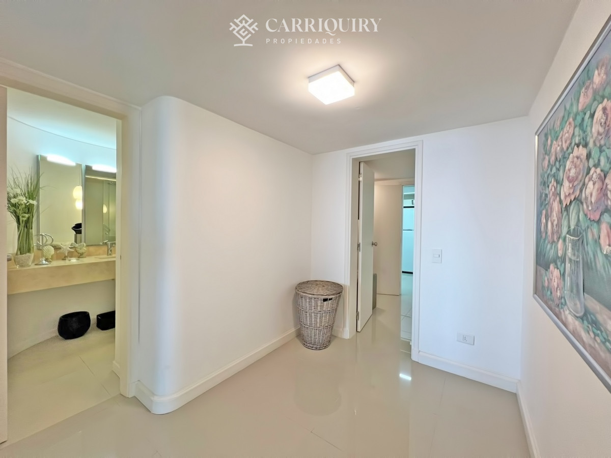 Apartamento ID.9438/Departamento-en-venta-en-Arenas-Blancas-con-vista-al-mar. - Frente al mar, reciclado en torre de gran categoría en venta 