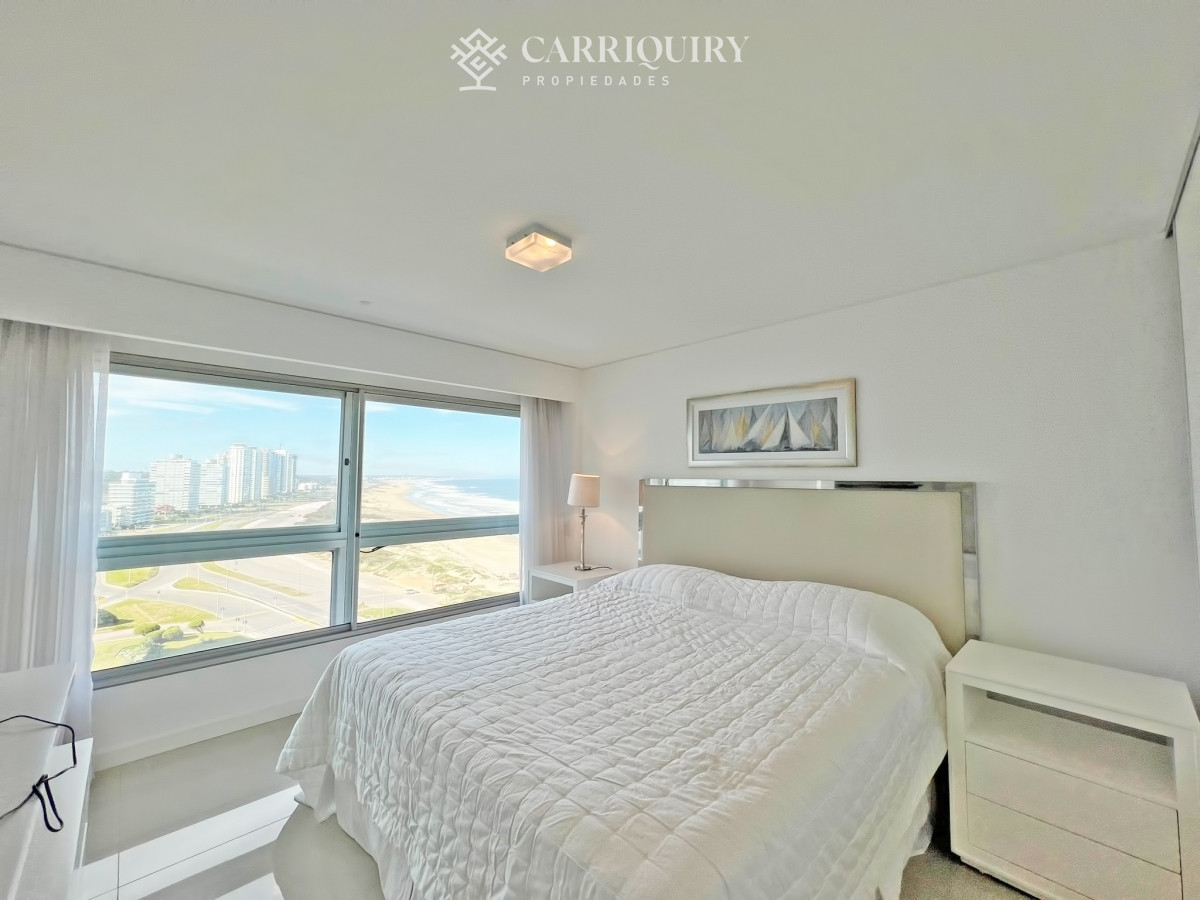 Apartamento ID.9438/Departamento-en-venta-en-Arenas-Blancas-con-vista-al-mar. - Frente al mar, reciclado en torre de gran categoría en venta 