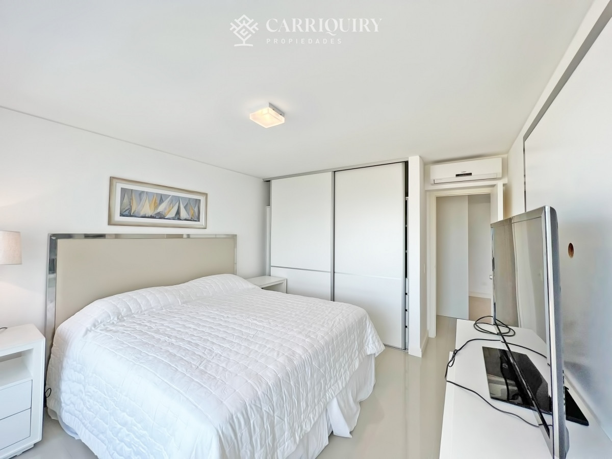 Apartamento ID.9438/Departamento-en-venta-en-Arenas-Blancas-con-vista-al-mar. - Frente al mar, reciclado en torre de gran categoría en venta 