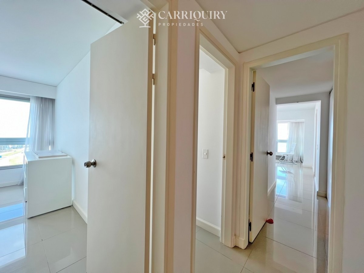 Apartamento ID.9438/Departamento-en-venta-en-Arenas-Blancas-con-vista-al-mar. - Frente al mar, reciclado en torre de gran categoría en venta 