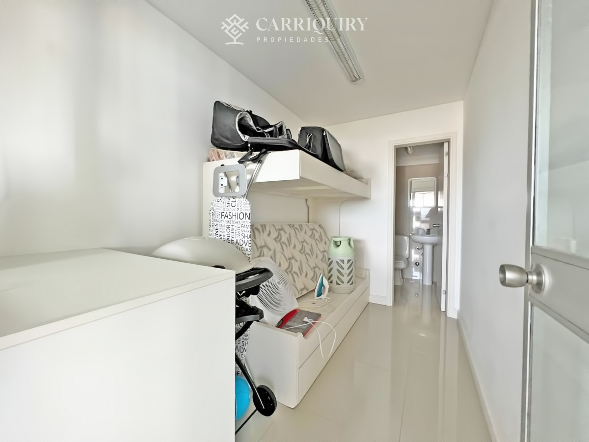 Apartamento ID.9438/Departamento-en-venta-en-Arenas-Blancas-con-vista-al-mar. - Frente al mar, reciclado en torre de gran categoría en venta 