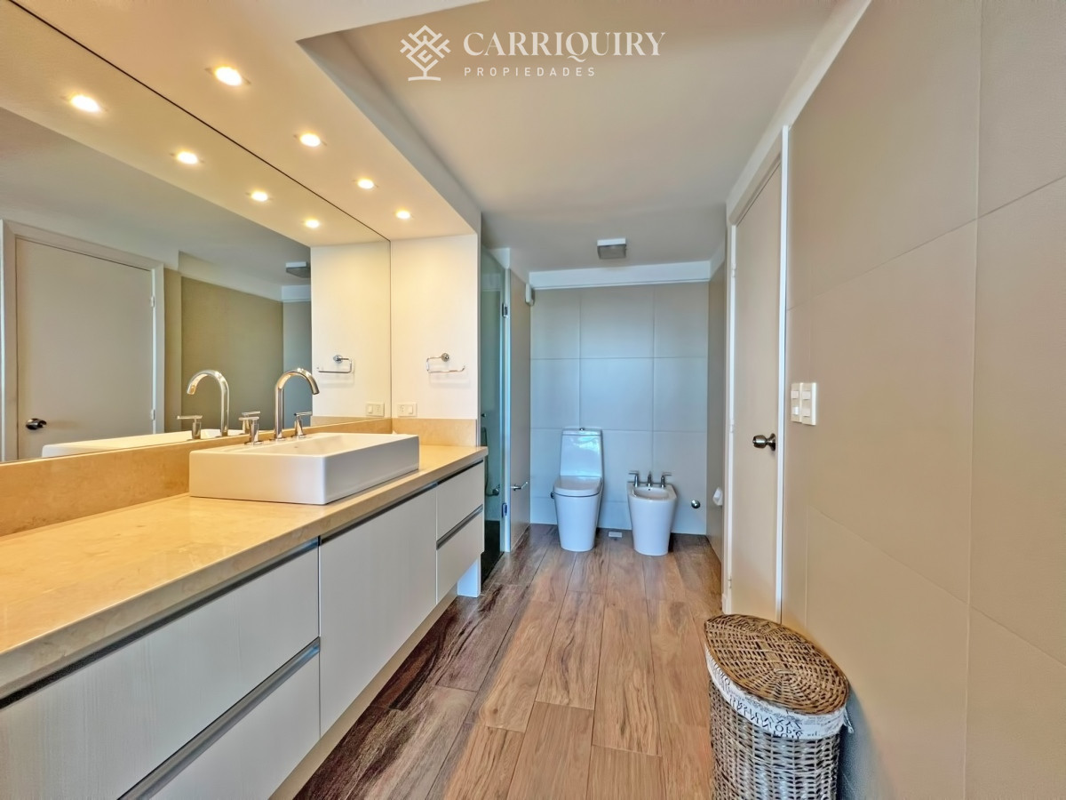 Apartamento ID.9438/Departamento-en-venta-en-Arenas-Blancas-con-vista-al-mar. - Frente al mar, reciclado en torre de gran categoría en venta 