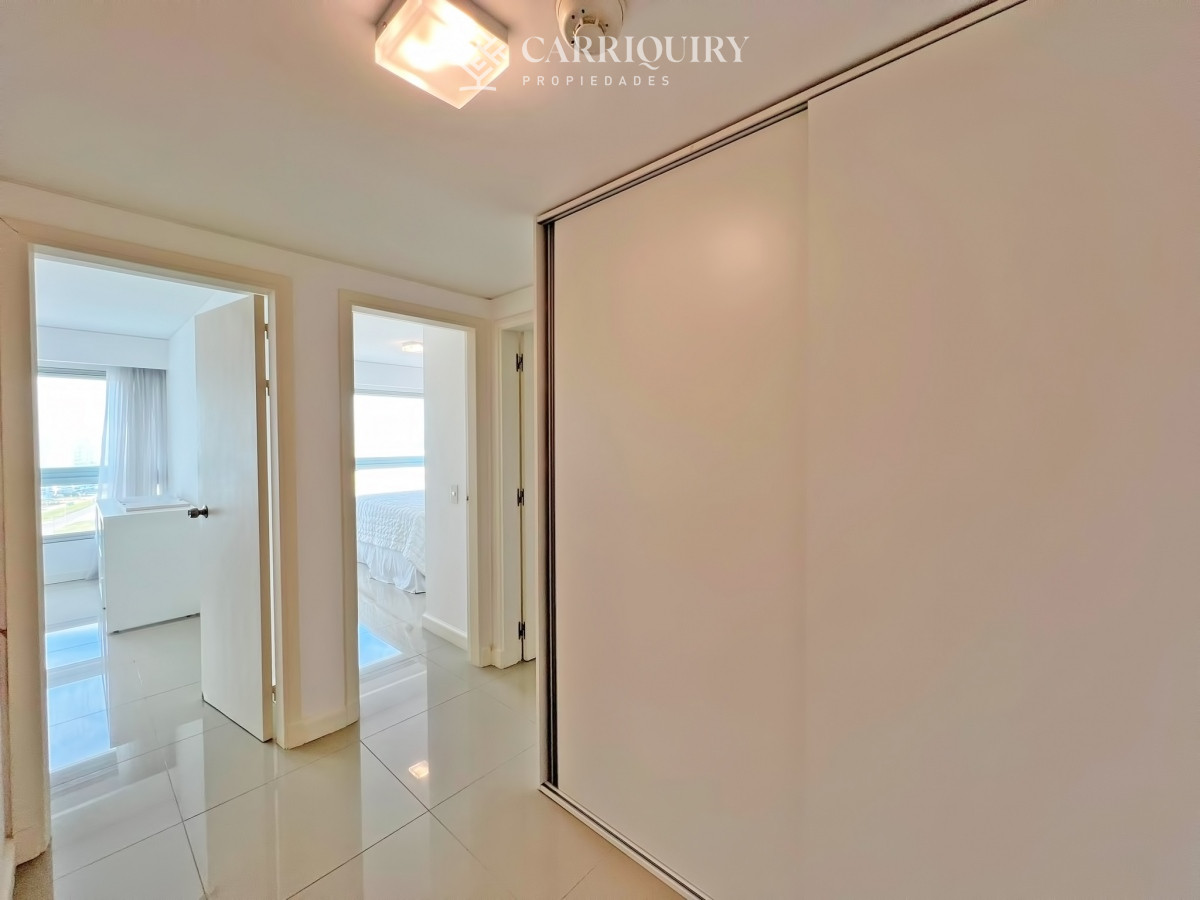 Apartamento ID.9438/Departamento-en-venta-en-Arenas-Blancas-con-vista-al-mar. - Frente al mar, reciclado en torre de gran categoría en venta 