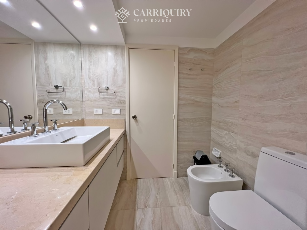 Apartamento ID.9438/Departamento-en-venta-en-Arenas-Blancas-con-vista-al-mar. - Frente al mar, reciclado en torre de gran categoría en venta 