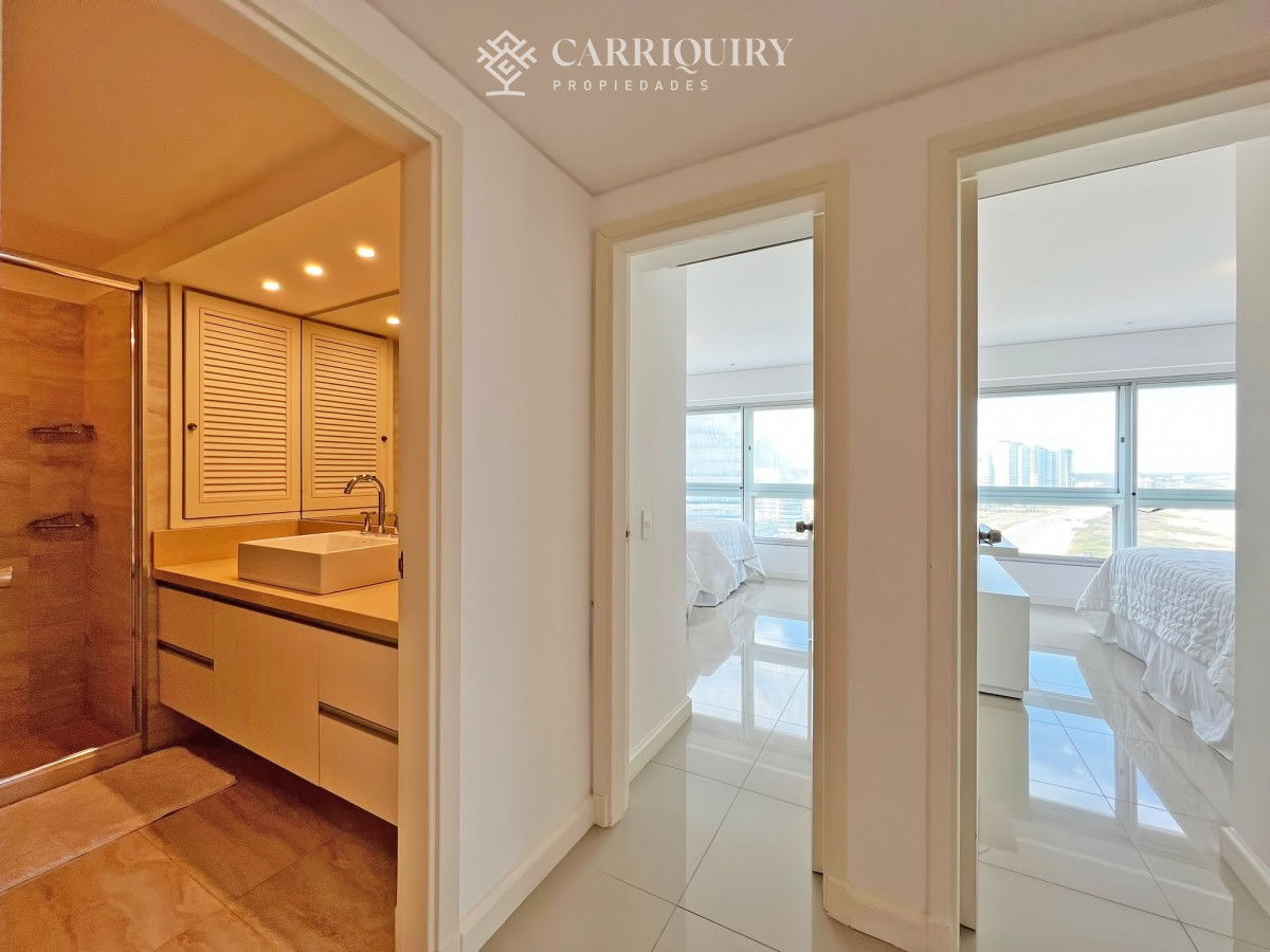 Apartamento ID.9438/Departamento-en-venta-en-Arenas-Blancas-con-vista-al-mar. - Frente al mar, reciclado en torre de gran categoría en venta 