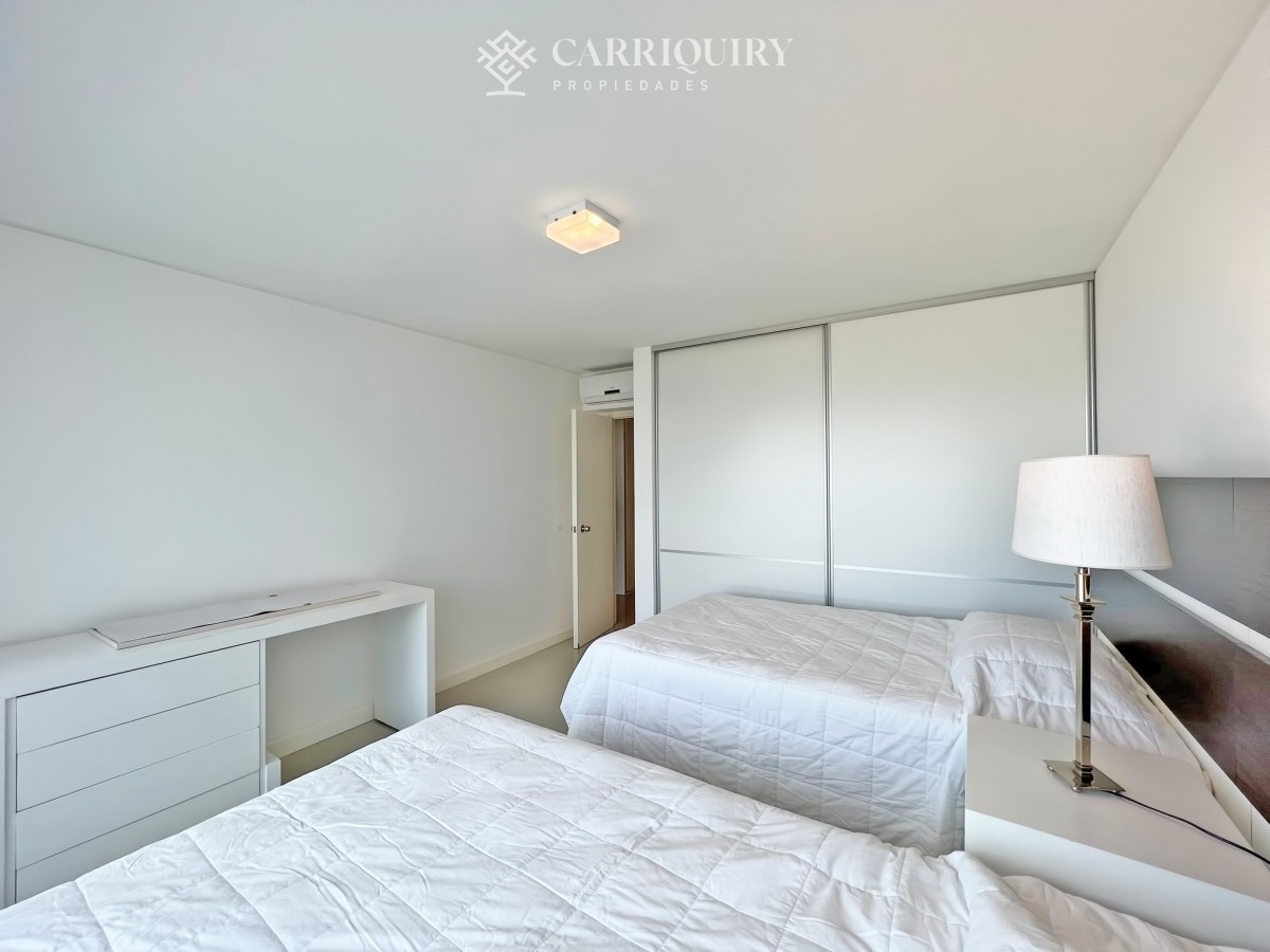 Apartamento ID.9438/Departamento-en-venta-en-Arenas-Blancas-con-vista-al-mar. - Frente al mar, reciclado en torre de gran categoría en venta 