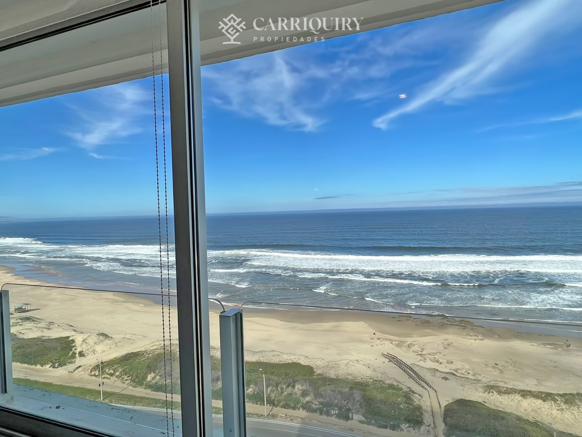 Apartamento ID.9438/Departamento-en-venta-en-Arenas-Blancas-con-vista-al-mar. - Frente al mar, reciclado en torre de gran categoría en venta 