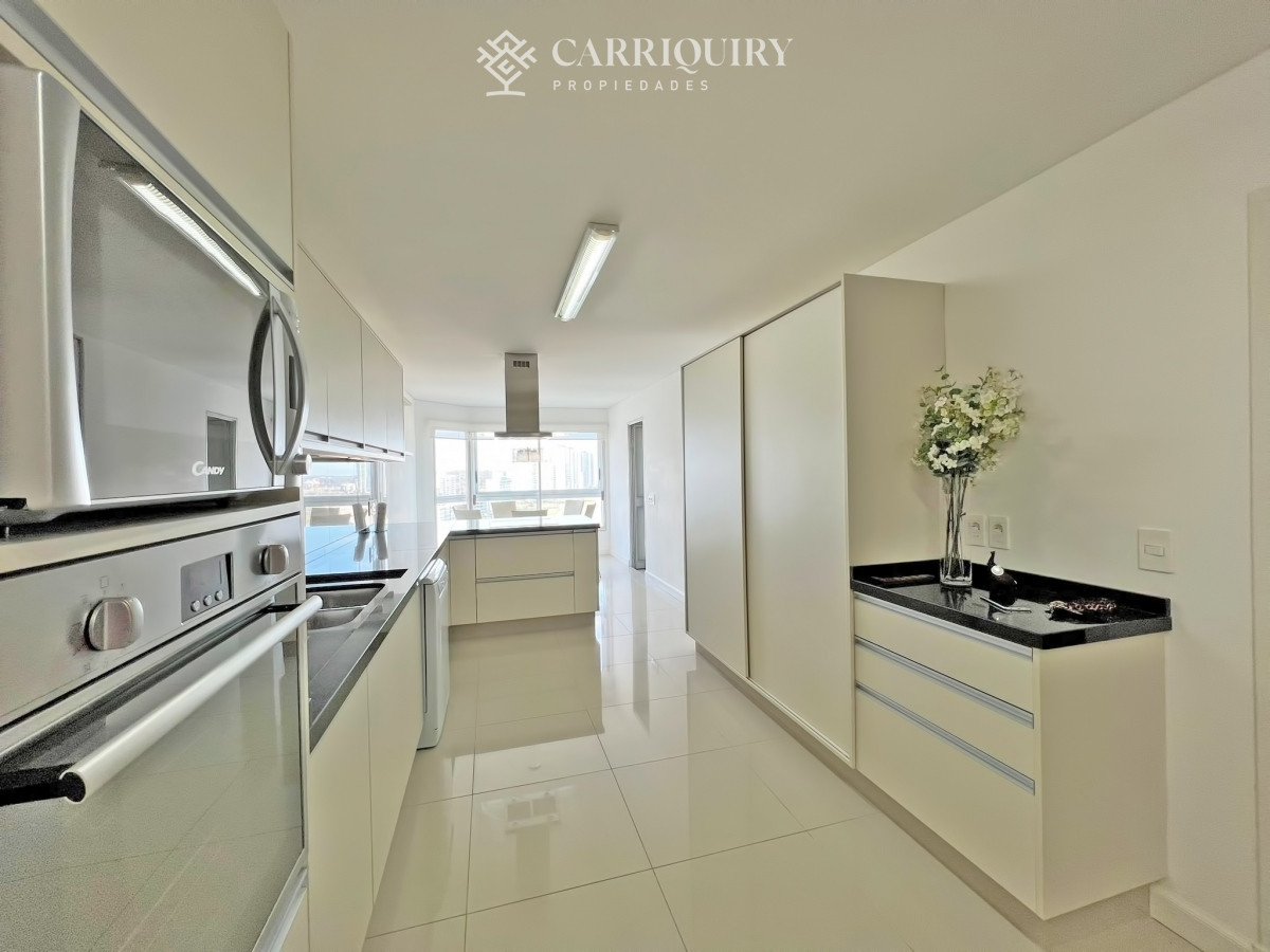 Apartamento ID.9438/Departamento-en-venta-en-Arenas-Blancas-con-vista-al-mar. - Frente al mar, reciclado en torre de gran categoría en venta 