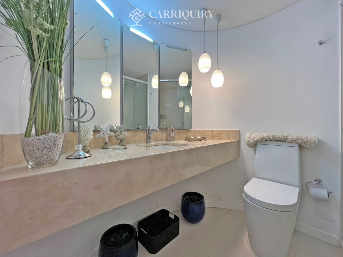 Apartamento ID.9438/Departamento-en-venta-en-Arenas-Blancas-con-vista-al-mar. - Frente al mar, reciclado en torre de gran categoría en venta 