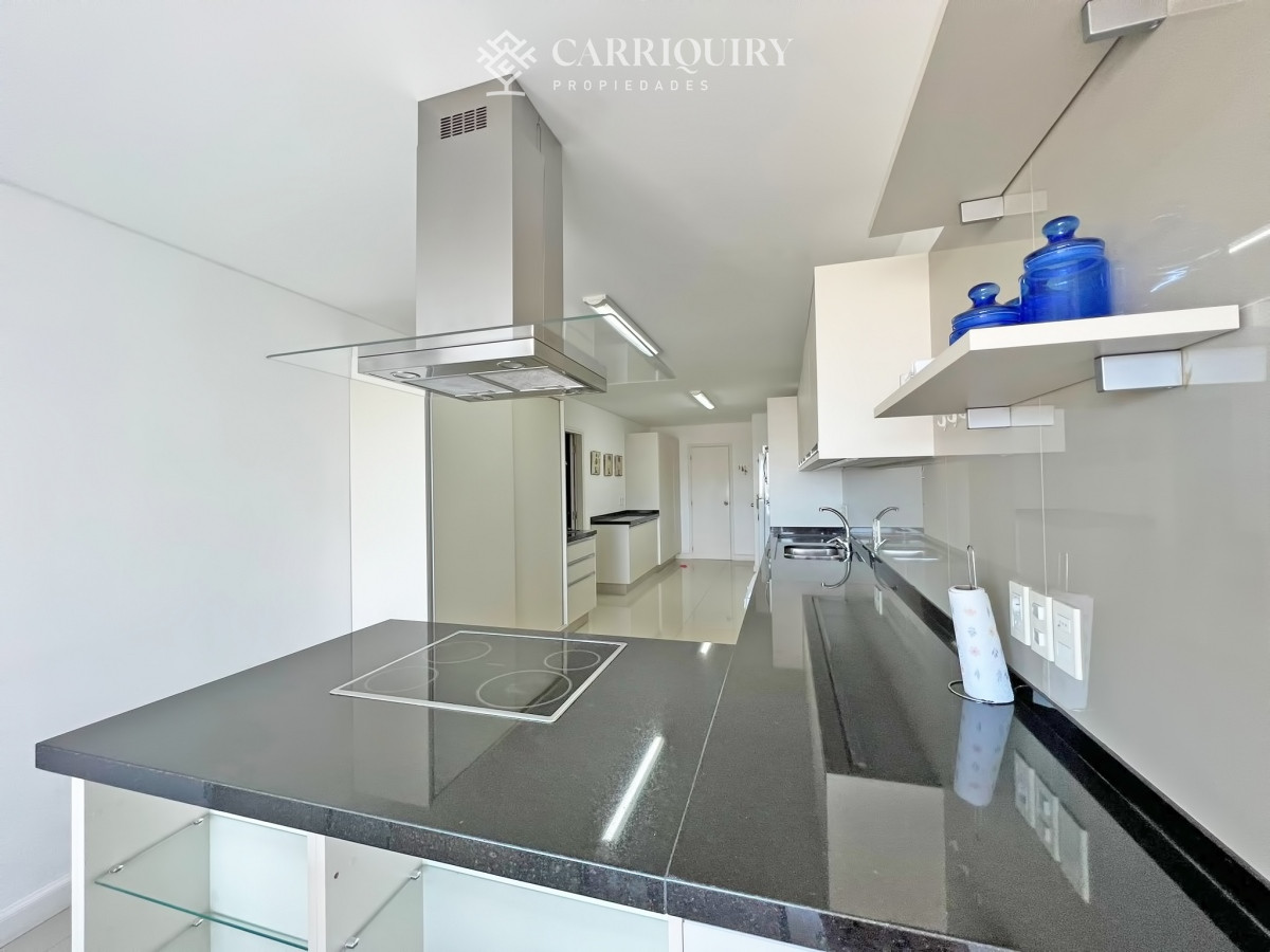 Apartamento ID.9438/Departamento-en-venta-en-Arenas-Blancas-con-vista-al-mar. - Frente al mar, reciclado en torre de gran categoría en venta 