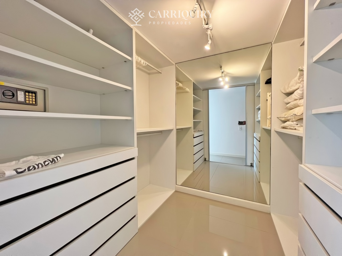 Apartamento ID.9438/Departamento-en-venta-en-Arenas-Blancas-con-vista-al-mar. - Frente al mar, reciclado en torre de gran categoría en venta 