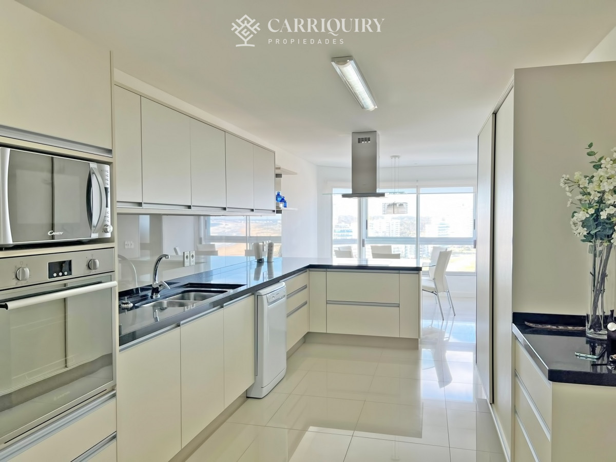 Apartamento ID.9438/Departamento-en-venta-en-Arenas-Blancas-con-vista-al-mar. - Frente al mar, reciclado en torre de gran categoría en venta 