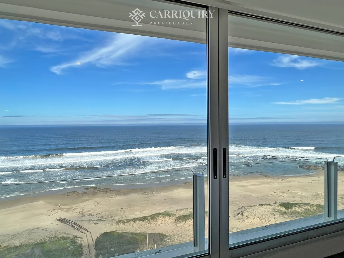 Apartamento ID.9438/Departamento-en-venta-en-Arenas-Blancas-con-vista-al-mar. - Frente al mar, reciclado en torre de gran categoría en venta 