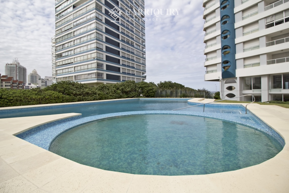 Apartamento ID.9438 - Frente al mar, reciclado en torre de gran categoría en venta 