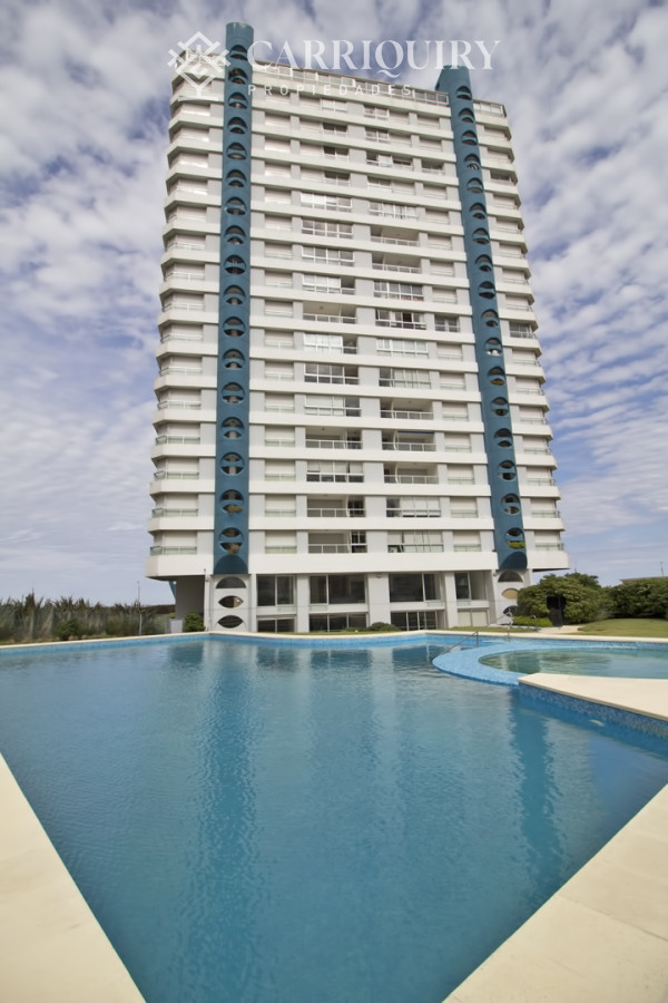 Apartamento ID.9438 - Frente al mar, reciclado en torre de gran categoría en venta 