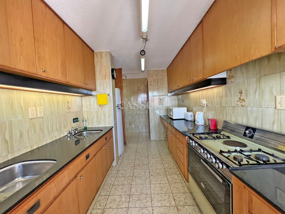 Apartamento ID.3192 - Apartamento en venta en Punta del Este, Tres dormitorios + servicio