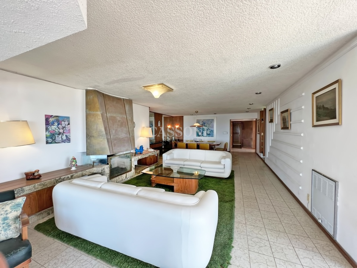 Apartamento ID.3192 - Apartamento en venta en Punta del Este, Tres dormitorios + servicio