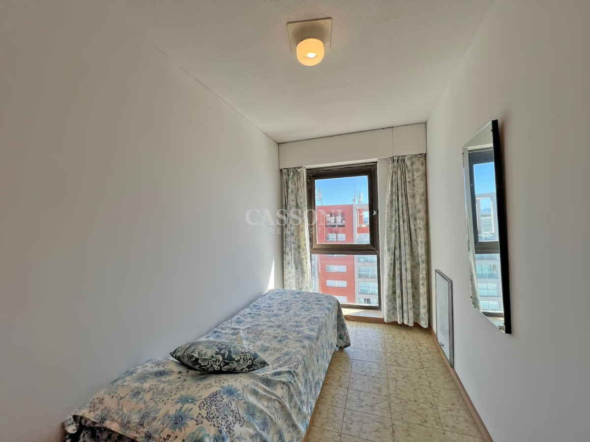 Apartamento ID.3192 - Apartamento en venta en Punta del Este, Tres dormitorios + servicio