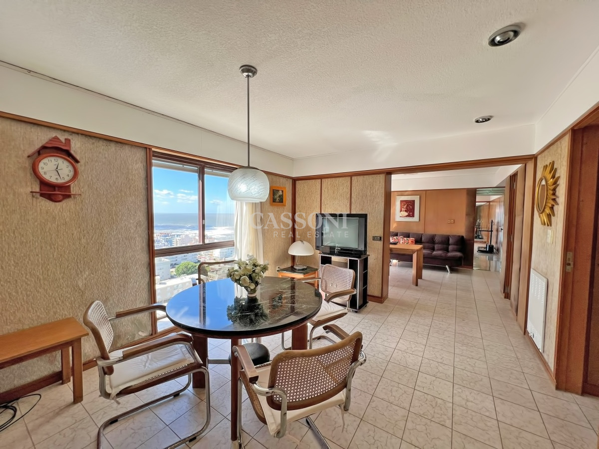 Apartamento ID.3192 - Apartamento en venta en Punta del Este, Tres dormitorios + servicio