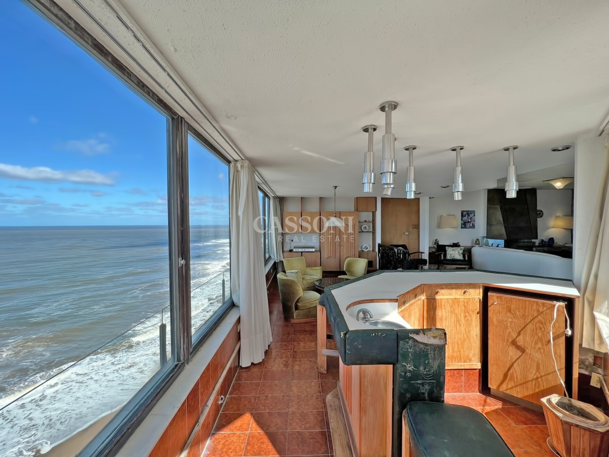 Apartamento ID.3192 - Apartamento en venta en Punta del Este, Tres dormitorios + servicio